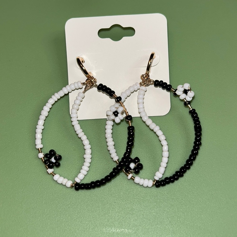 ✨3/$15✨Beaded Ying Yang Earrings